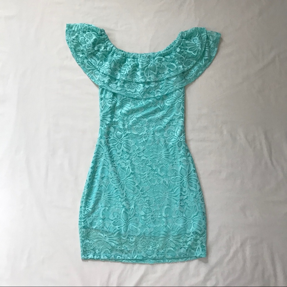 2/$25✨Laced Dress